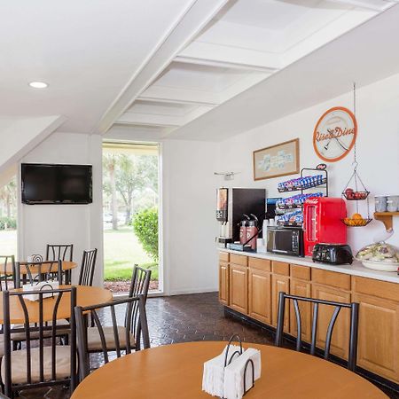 Howard Johnson By Wyndham Vero Beach / Downtown Экстерьер фото