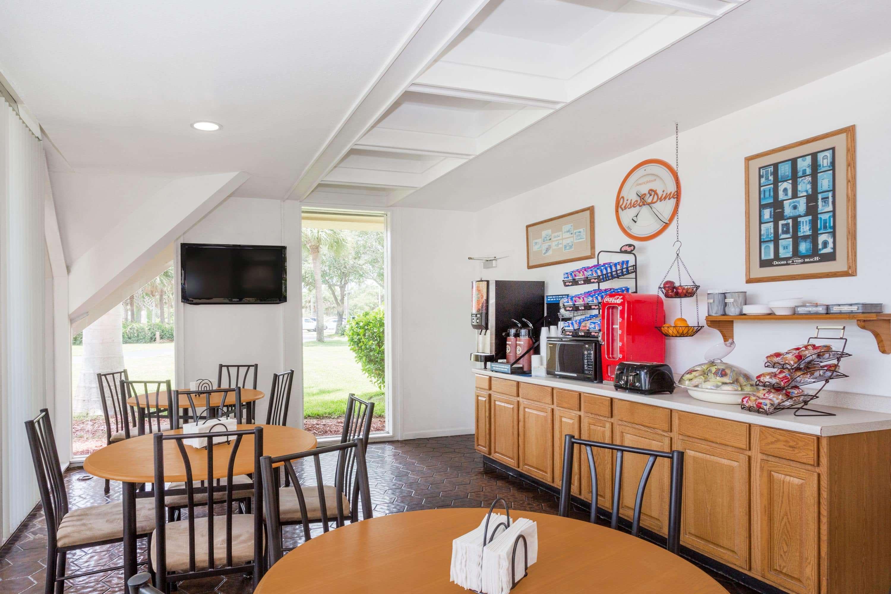 Howard Johnson By Wyndham Vero Beach / Downtown Экстерьер фото