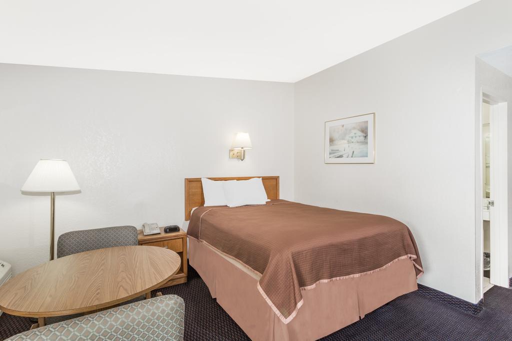 Howard Johnson By Wyndham Vero Beach / Downtown Экстерьер фото