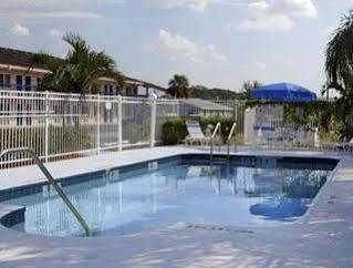 Howard Johnson By Wyndham Vero Beach / Downtown Экстерьер фото